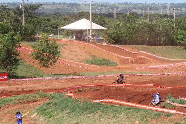 As disputas e as manobras radicais dos pilotos no Arena Mix