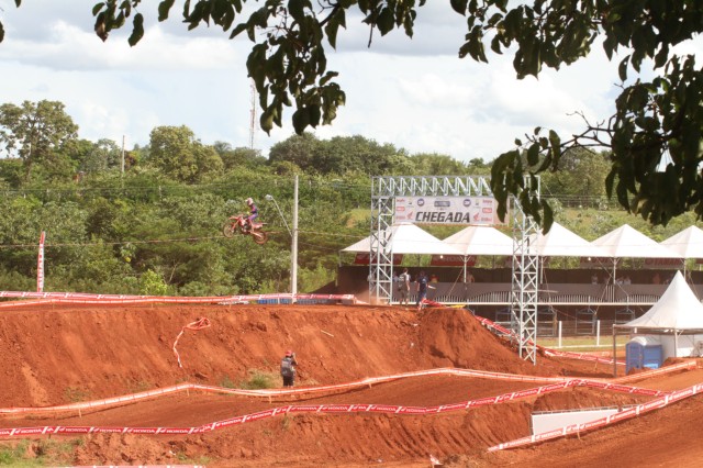 As disputas e as manobras radicais dos pilotos no Arena Mix