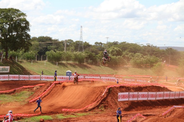 Emoção também no ar: pilotos voam com suas máquinas no Arena Mix