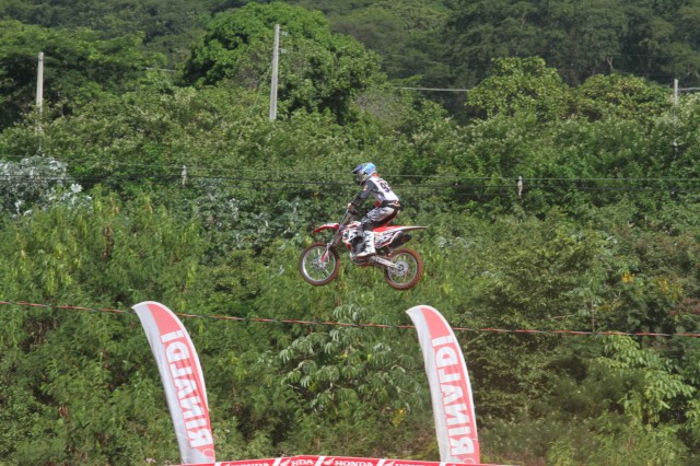 Emoção também no ar: pilotos voam com suas máquinas no Arena Mix