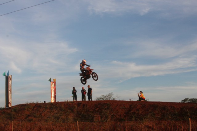 Mais de 3 mil pessoas prestigiaram o motocross em Brasilândia