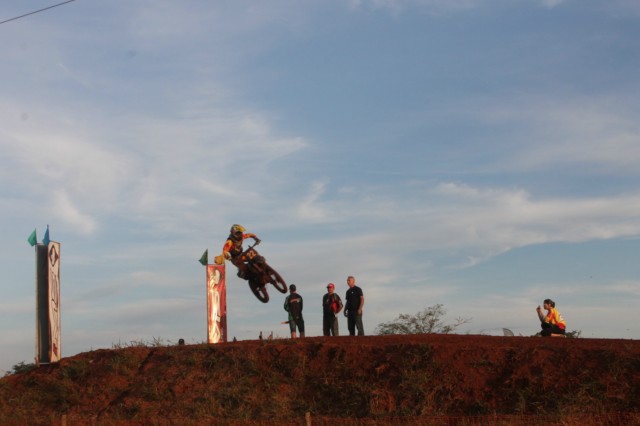 Mais de 3 mil pessoas prestigiaram o motocross em Brasilândia