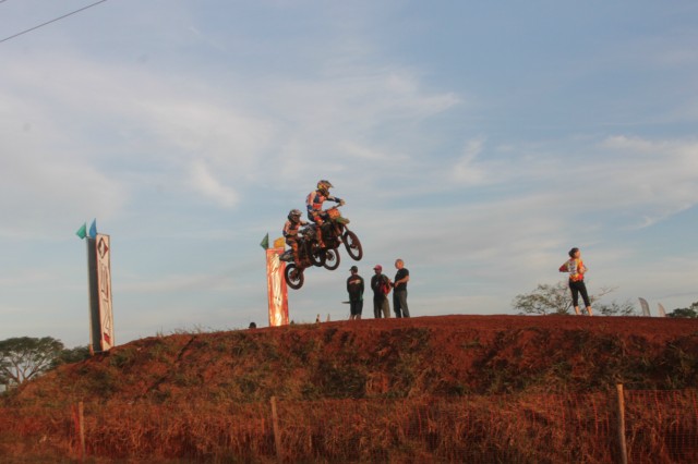 Mais de 3 mil pessoas prestigiaram o motocross em Brasilândia