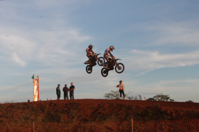 Mais de 3 mil pessoas prestigiaram o motocross em Brasilândia