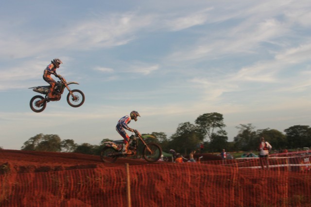 Mais de 3 mil pessoas prestigiaram o motocross em Brasilândia