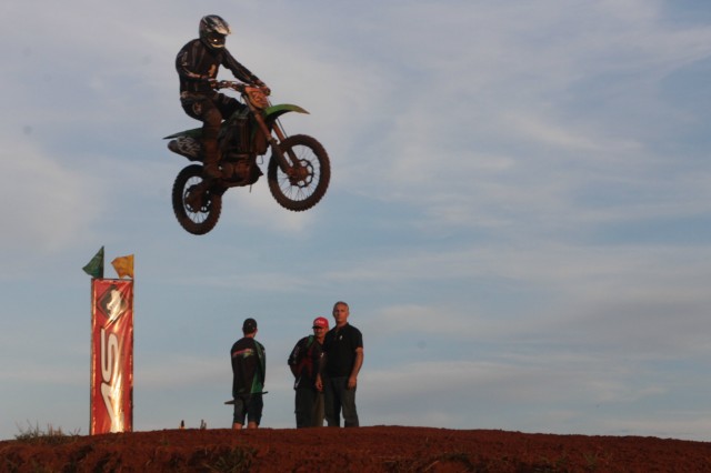 Mais de 3 mil pessoas prestigiaram o motocross em Brasilândia