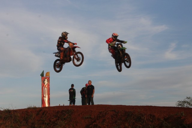 Mais de 3 mil pessoas prestigiaram o motocross em Brasilândia