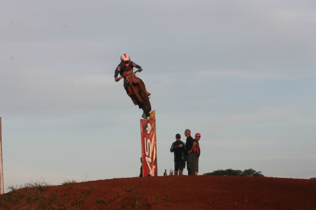 Mais de 3 mil pessoas prestigiaram o motocross em Brasilândia