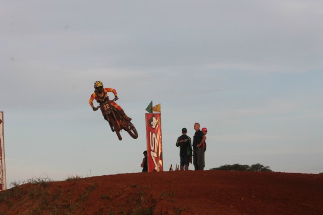 Mais de 3 mil pessoas prestigiaram o motocross em Brasilândia