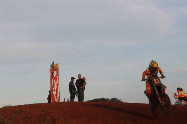 Mais de 3 mil pessoas prestigiaram o motocross em Brasilândia