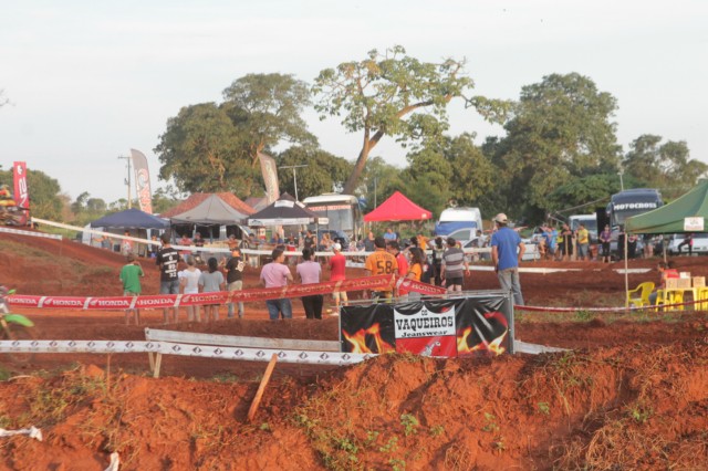 Mais de 3 mil pessoas prestigiaram o motocross em Brasilândia