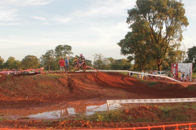 Mais de 3 mil pessoas prestigiaram o motocross em Brasilândia