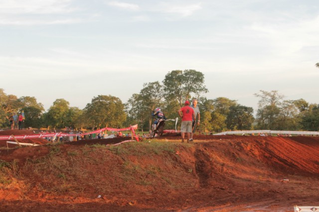 Mais de 3 mil pessoas prestigiaram o motocross em Brasilândia