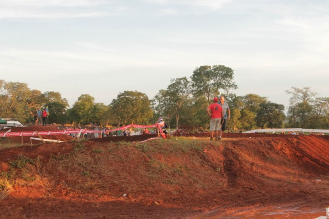 Mais de 3 mil pessoas prestigiaram o motocross em Brasilândia