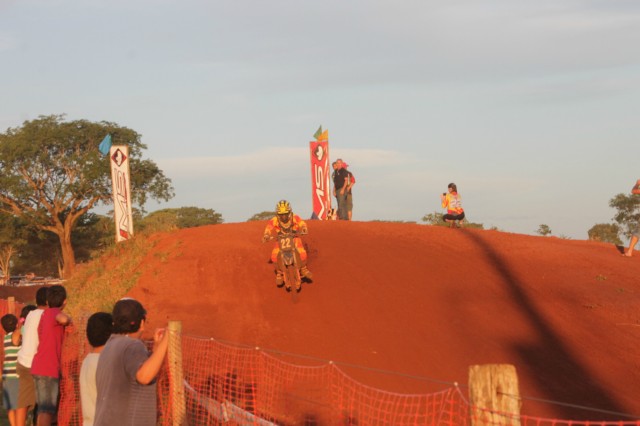 Mais de 3 mil pessoas prestigiaram o motocross em Brasilândia