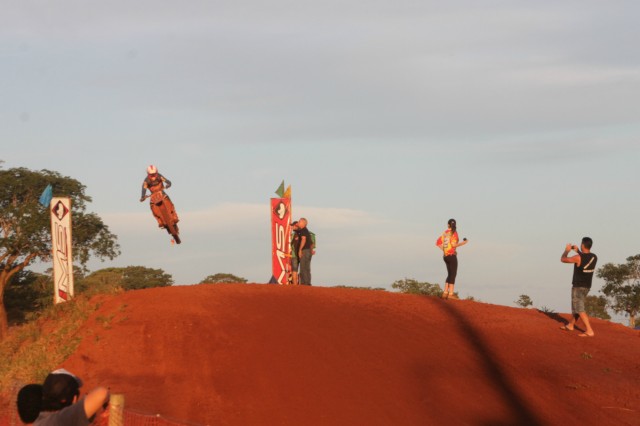 Mais de 3 mil pessoas prestigiaram o motocross em Brasilândia