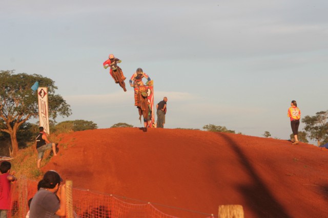 Mais de 3 mil pessoas prestigiaram o motocross em Brasilândia