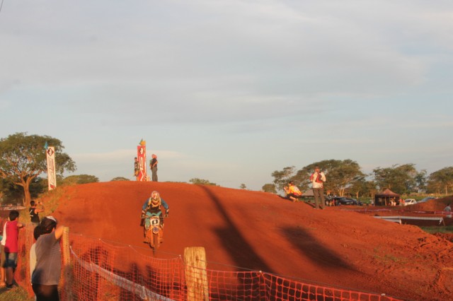 Mais de 3 mil pessoas prestigiaram o motocross em Brasilândia