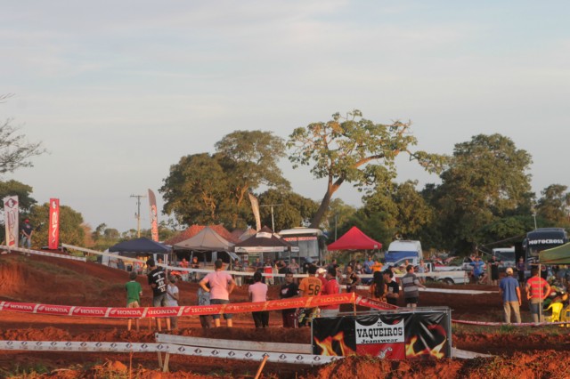 Mais de 3 mil pessoas prestigiaram o motocross em Brasilândia