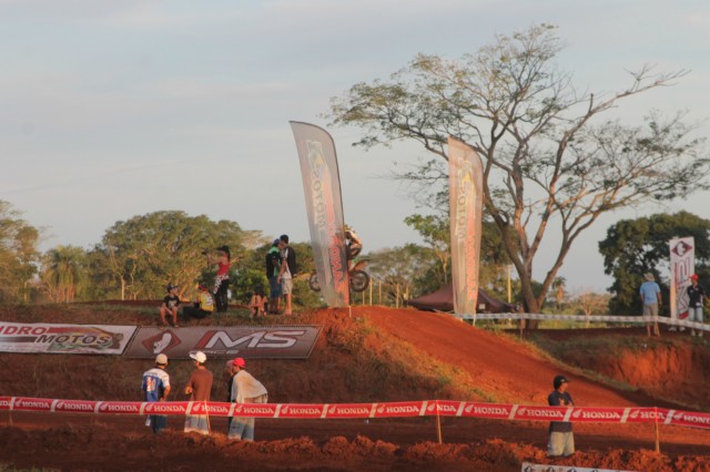 Mais de 3 mil pessoas prestigiaram o motocross em Brasilândia