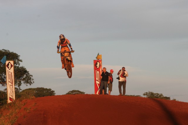 Mais de 3 mil pessoas prestigiaram o motocross em Brasilândia