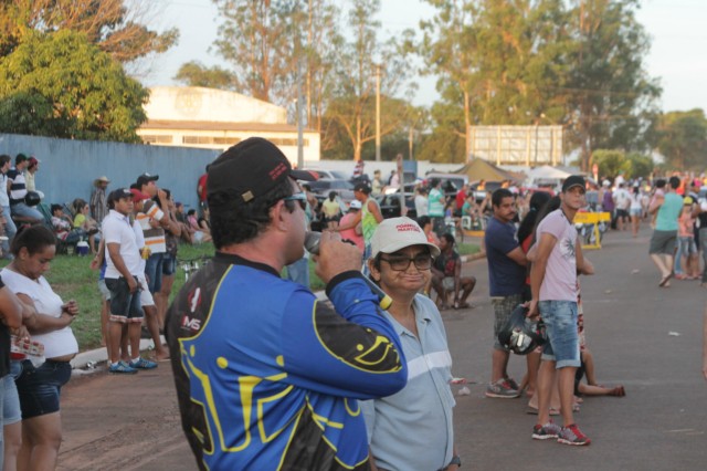 Mais de 3 mil pessoas prestigiaram o motocross em Brasilândia