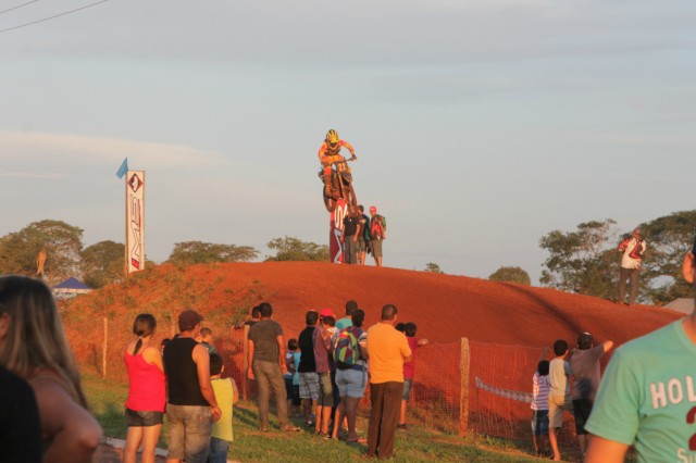 Mais de 3 mil pessoas prestigiaram o motocross em Brasilândia