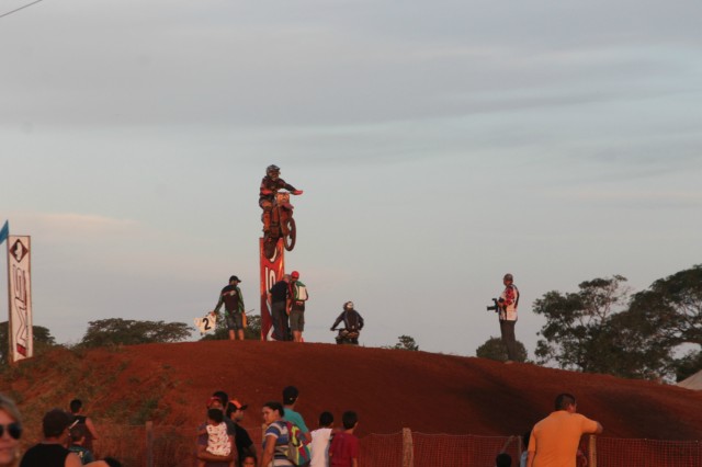 Mais de 3 mil pessoas prestigiaram o motocross em Brasilândia