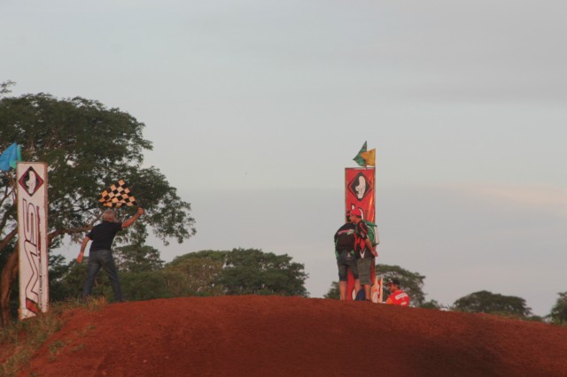 Mais de 3 mil pessoas prestigiaram o motocross em Brasilândia