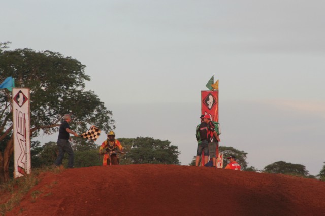 Mais de 3 mil pessoas prestigiaram o motocross em Brasilândia