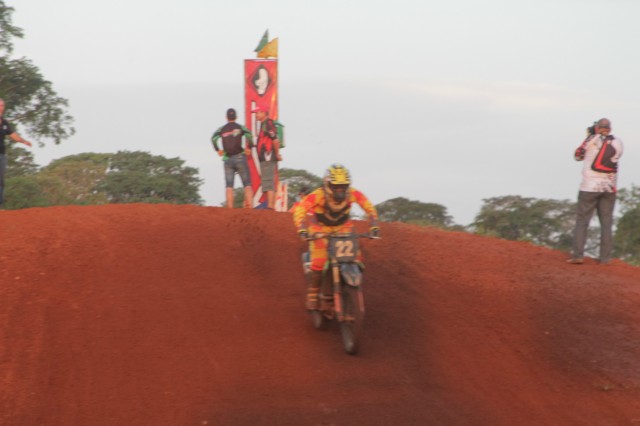 Mais de 3 mil pessoas prestigiaram o motocross em Brasilândia