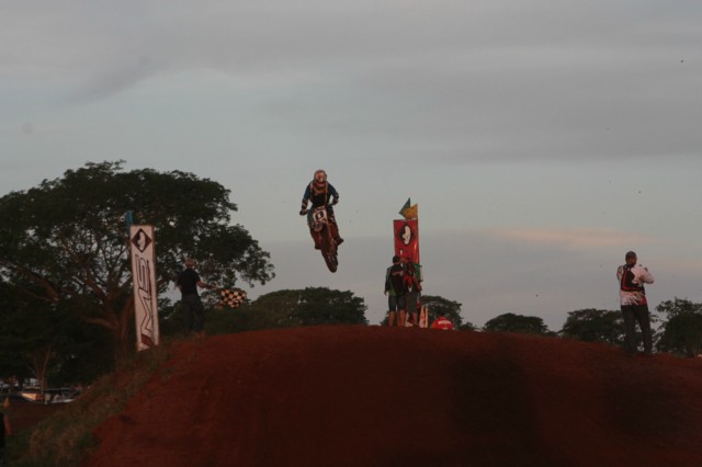 Mais de 3 mil pessoas prestigiaram o motocross em Brasilândia