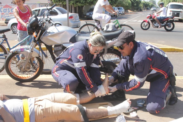 Mais um acidente entre carro e moto no trânsito de Três Lagoas