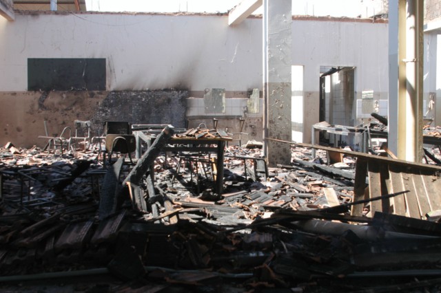 Incêndio em escola causa preocupação em pais de alunos