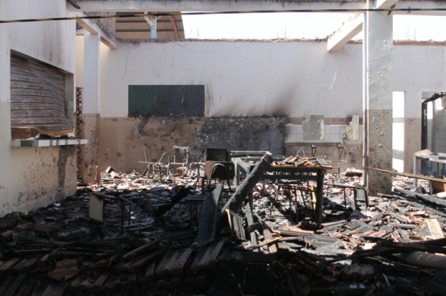 Incêndio em escola causa preocupação em pais de alunos