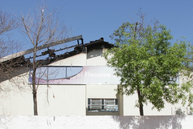 Incêndio em escola causa preocupação em pais de alunos