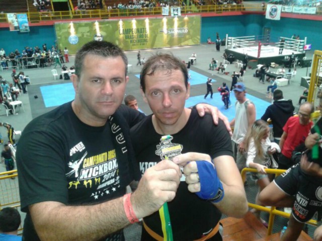 Seis atletas de Três Lagoas representaram o estado no Brasileiro de Kickboxing