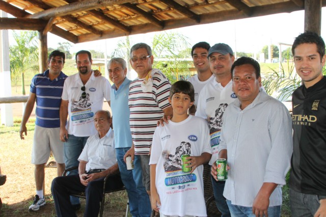 Totó e Ojeda reúnem amigos e parceiros em festa pós-Brasileiro de Motocross