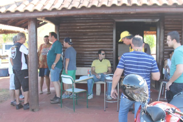 Totó e Ojeda reúnem amigos e parceiros em festa pós-Brasileiro de Motocross