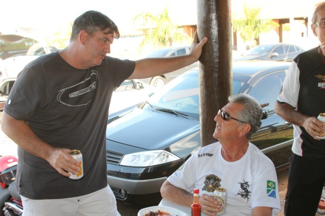 Totó e Ojeda reúnem amigos e parceiros em festa pós-Brasileiro de Motocross