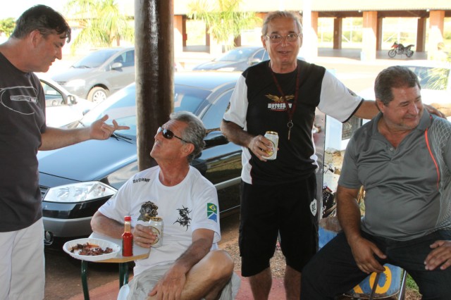 Totó e Ojeda reúnem amigos e parceiros em festa pós-Brasileiro de Motocross