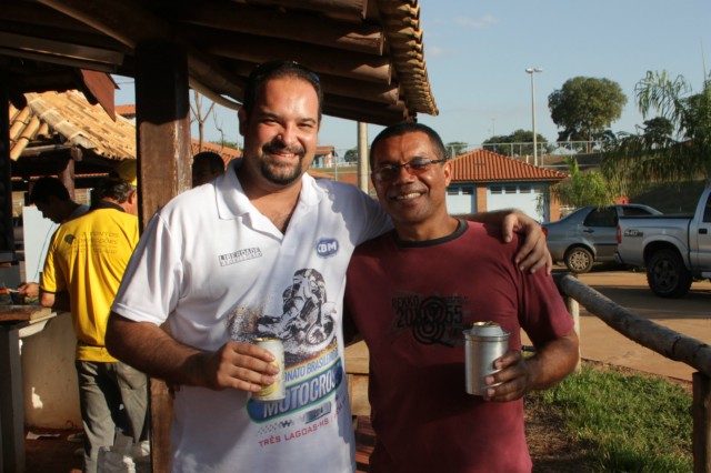 Totó e Ojeda reúnem amigos e parceiros em festa pós-Brasileiro de Motocross