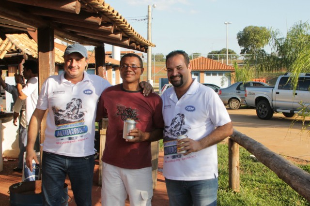 Totó e Ojeda reúnem amigos e parceiros em festa pós-Brasileiro de Motocross