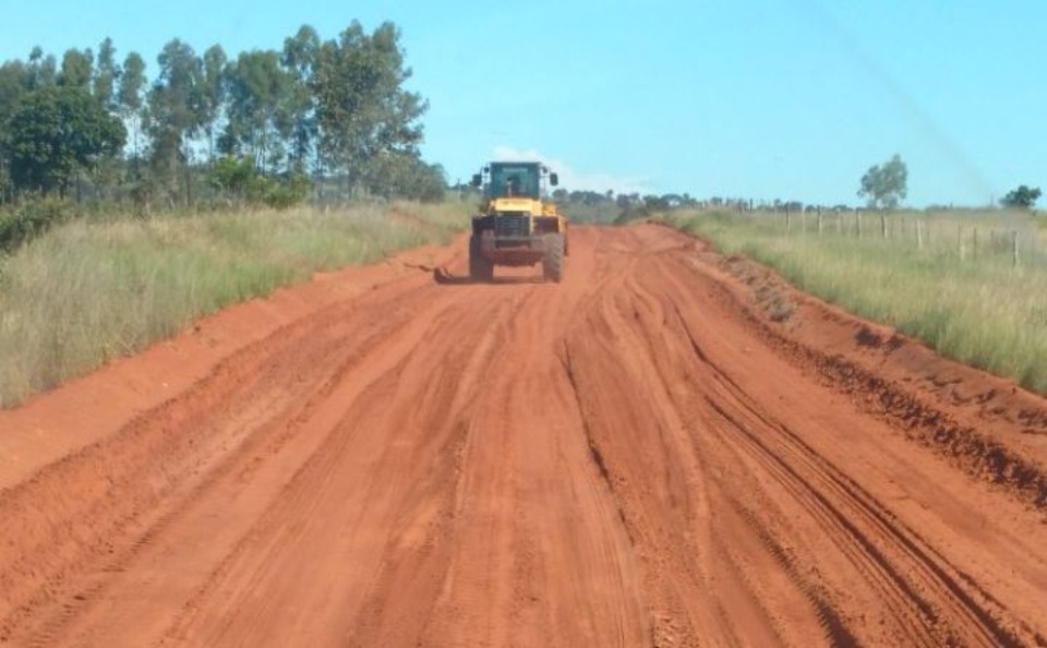 Prefeitura de Três Lagoas melhora estradas e linhas do transporte escolar rural