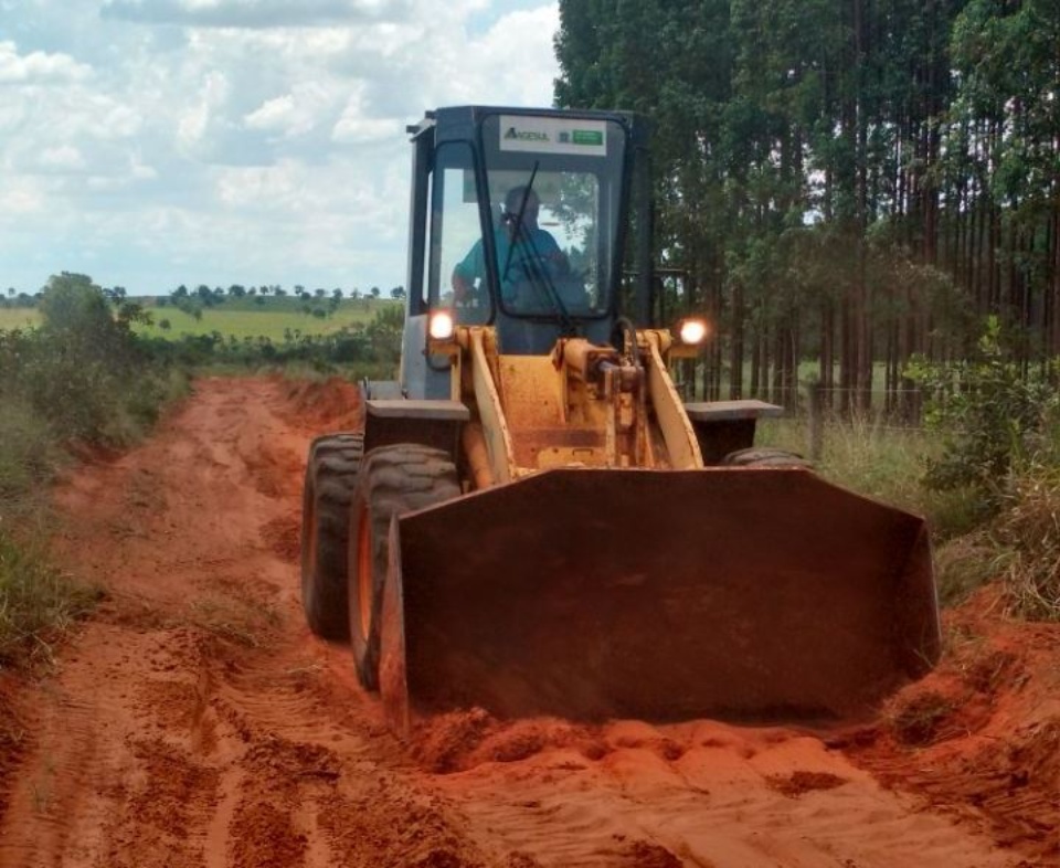 Prefeitura de Três Lagoas melhora estradas e linhas do transporte escolar rural