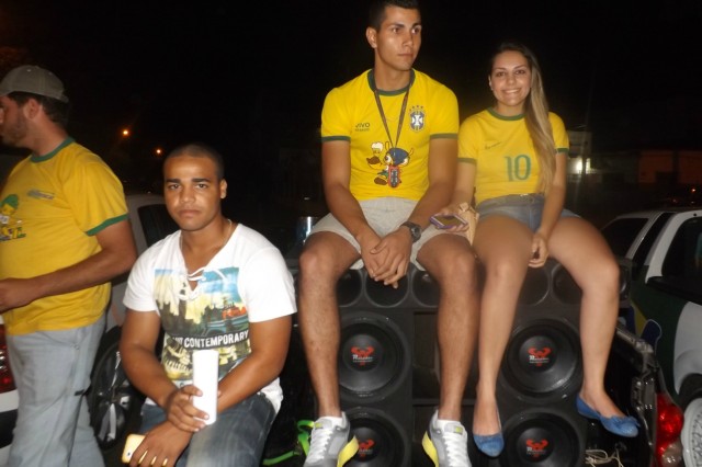 Líder no grupo, Brasil vence Camarões e anima torcida três-lagoense