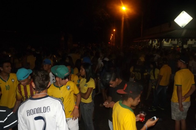 Líder no grupo, Brasil vence Camarões e anima torcida três-lagoense