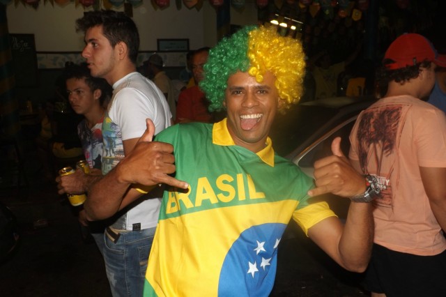 Líder no grupo, Brasil vence Camarões e anima torcida três-lagoense