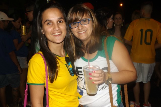 Líder no grupo, Brasil vence Camarões e anima torcida três-lagoense