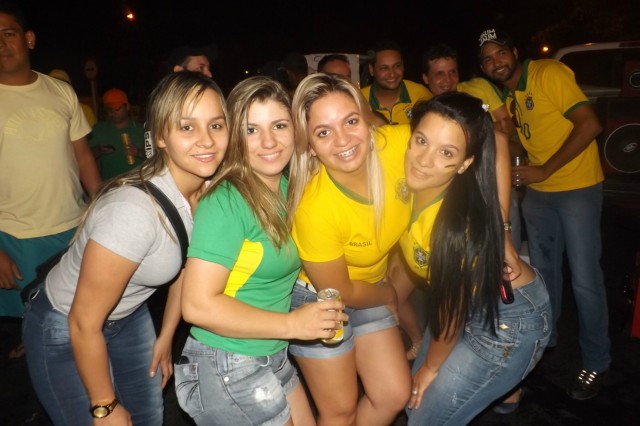 Líder no grupo, Brasil vence Camarões e anima torcida três-lagoense